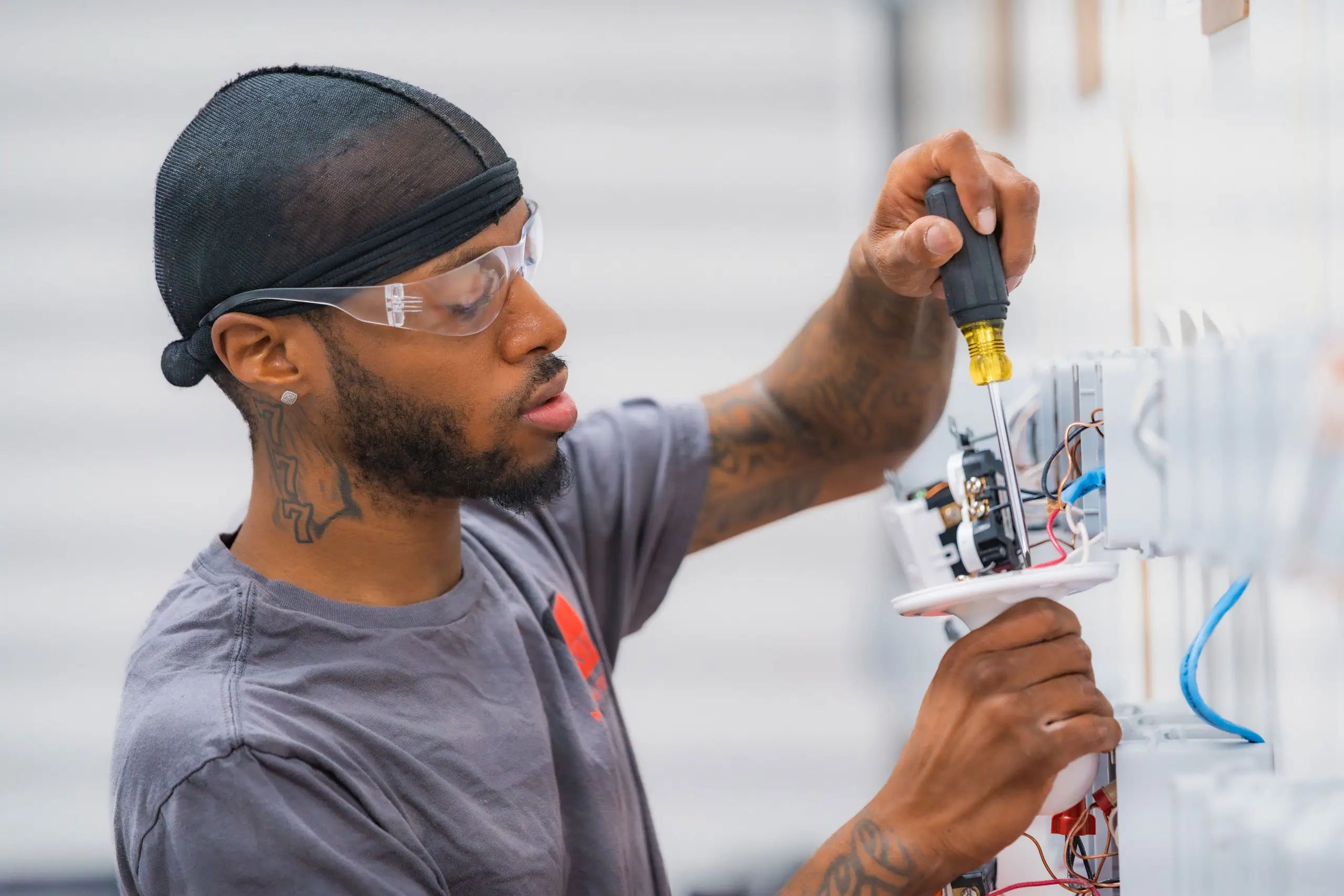 Formation pratique en électricité bâtiment chez ÉBURNEA